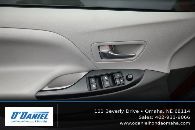 Used 2017 Toyota Sienna LE FWD image 24