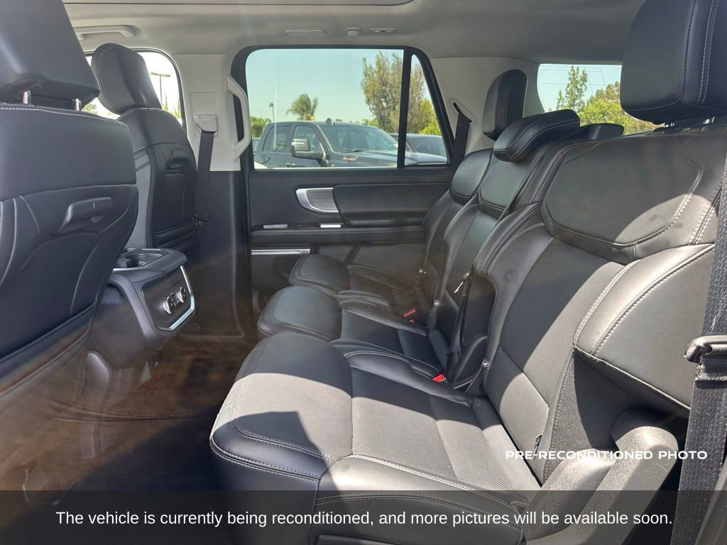 Used 2025 Ford Expedition Max Platinum AWD/4WD image 12