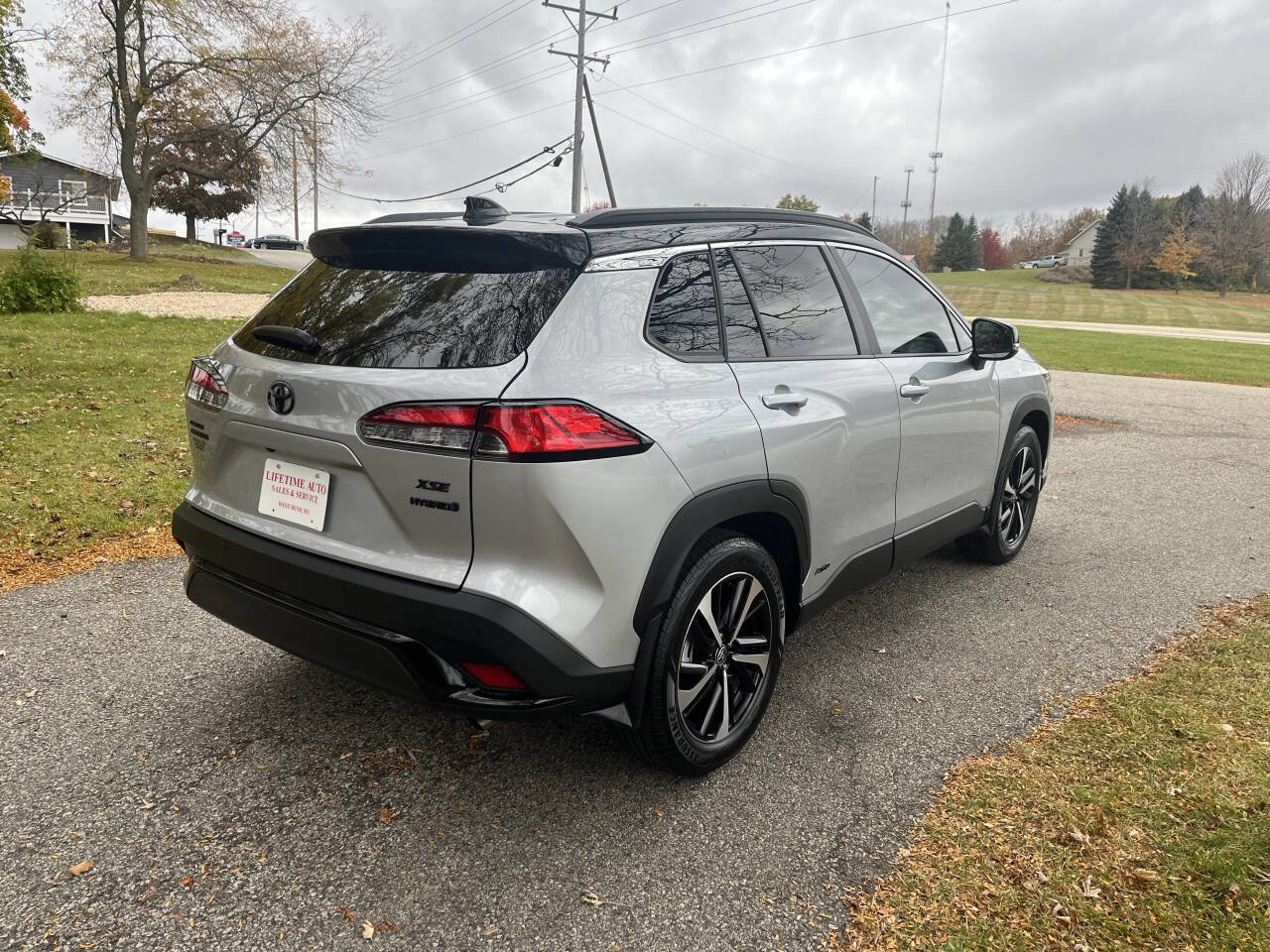 Used 2024 Toyota Corolla Cross AWD Hybrid image 5