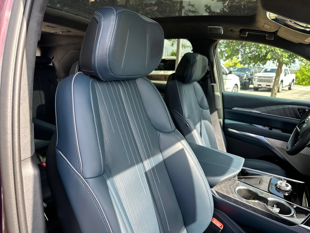 Certified 2025 Cadillac Escalade IQ Luxury 2 w/ LPO, Premium Carpet Package AWD/4WD image 40