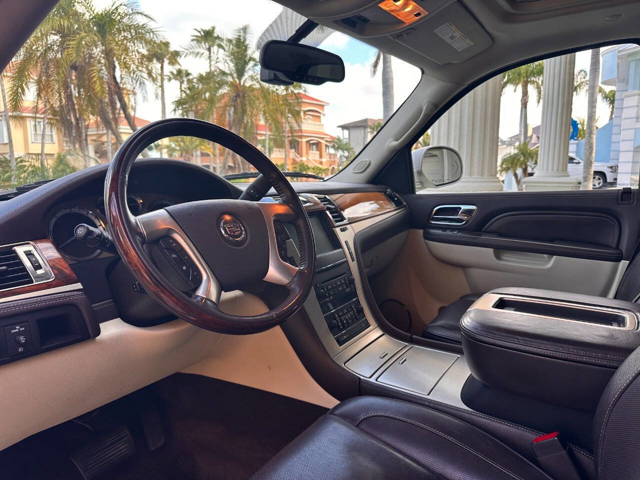 Used 2011 Cadillac Escalade Platinum image 12