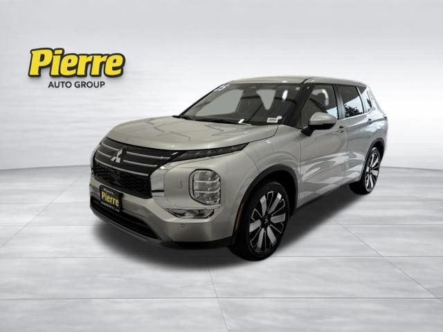 Used 2025 Mitsubishi Outlander SE AWD/4WD image 1