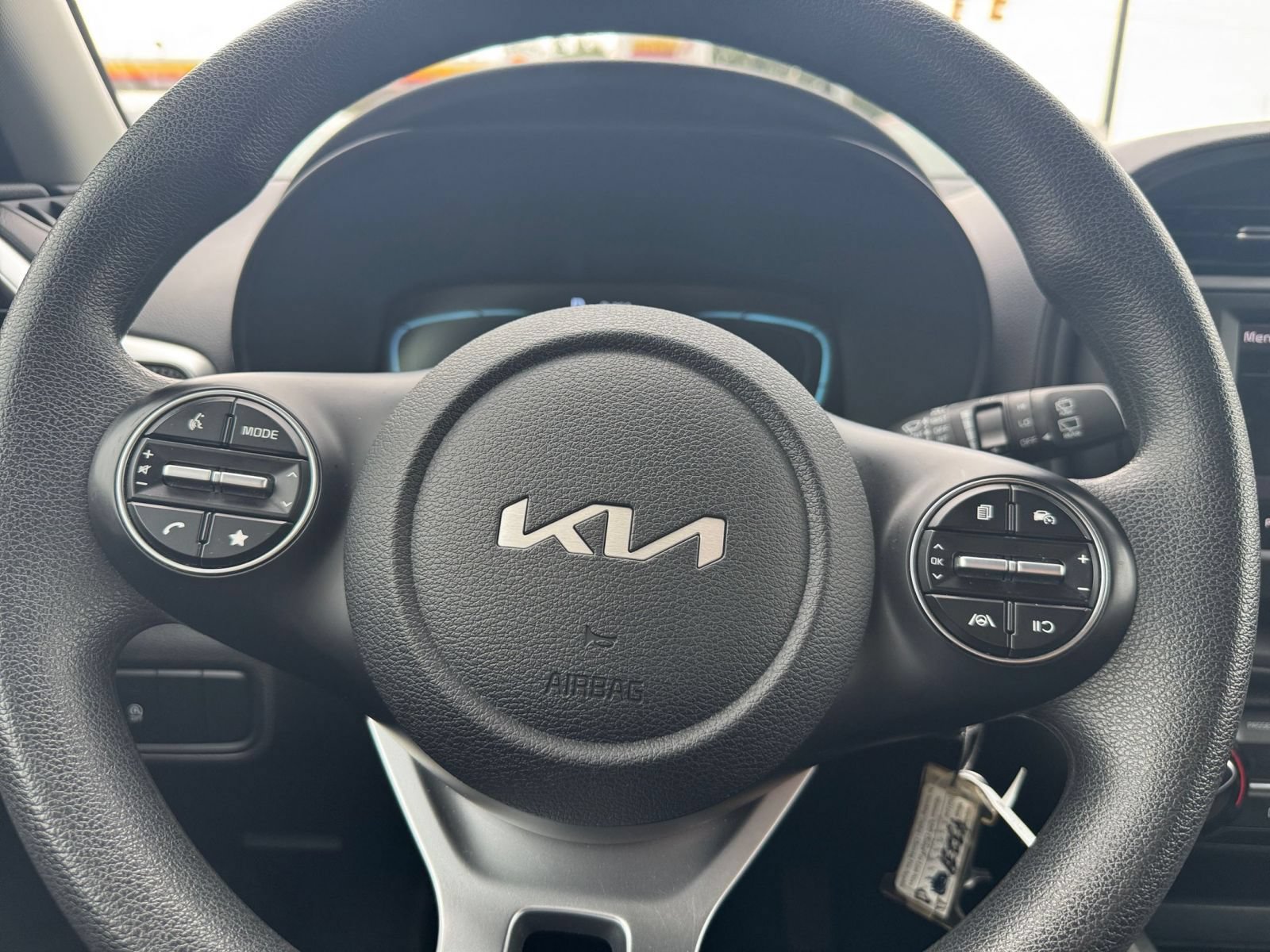 Used 2025 Kia Soul LX w/ LX Technology Package FWD image 25