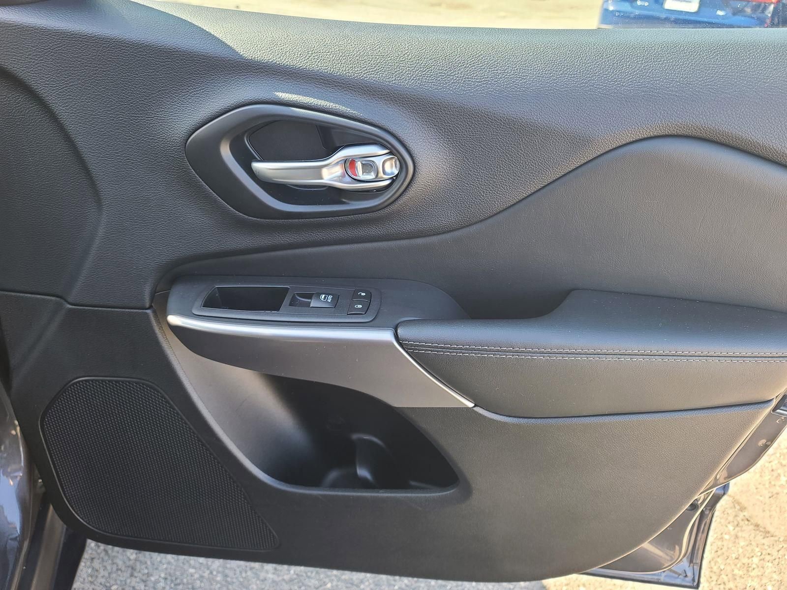 Used 2022 Jeep Cherokee Limited image 22