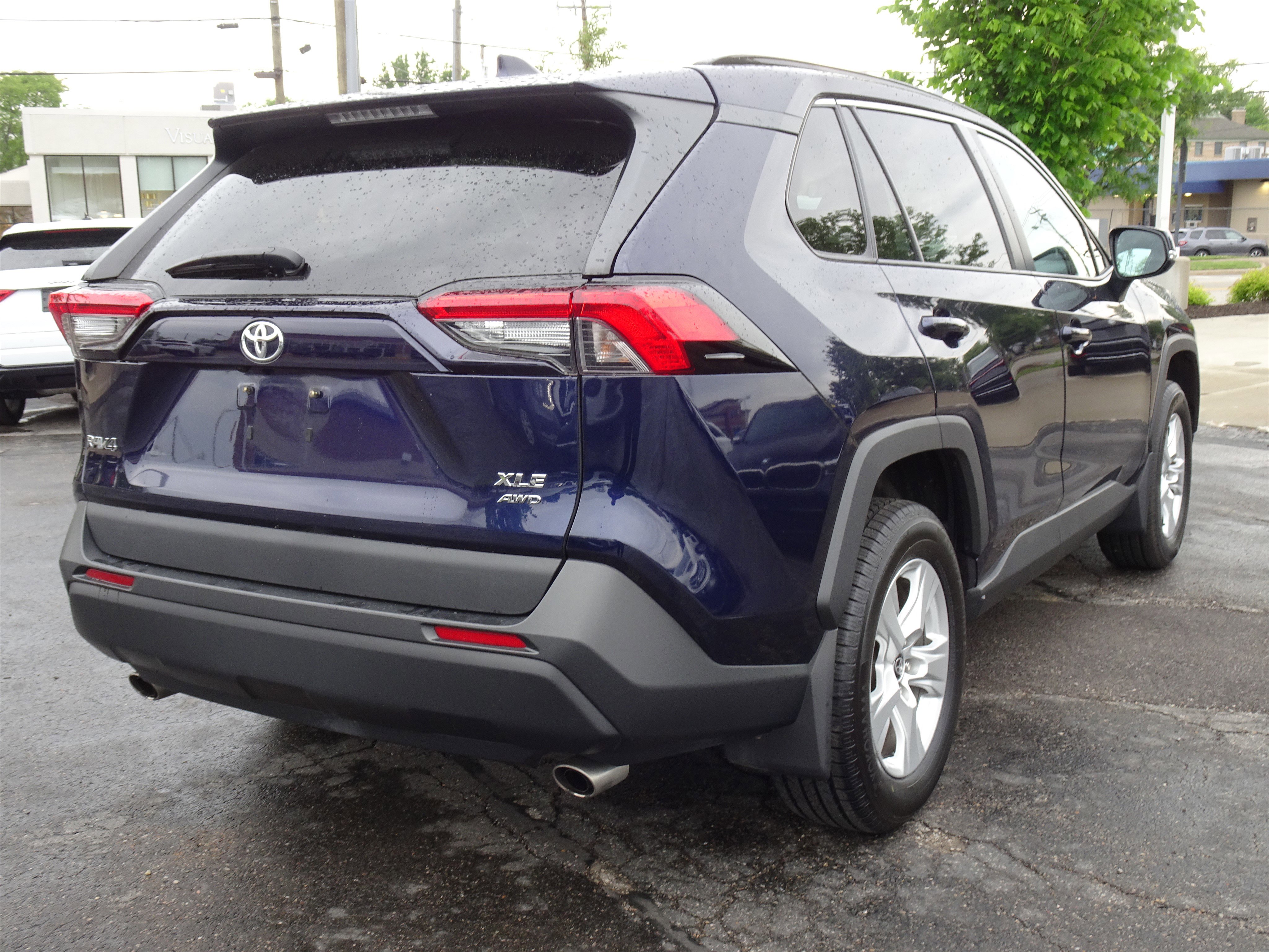 Used 2021 Toyota RAV4 XLE w/ Convenience Package AWD/4WD image 5