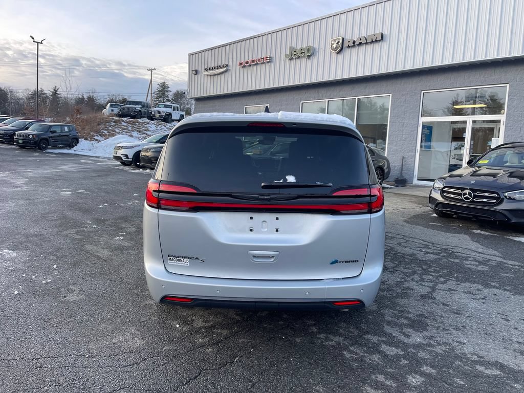 New 2023 Chrysler Pacifica Touring-L w/ S Appearance Package FWD image 5
