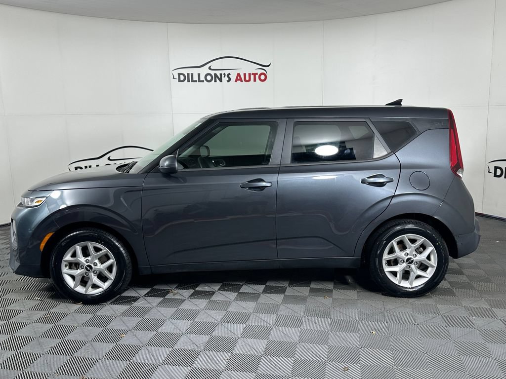 Used 2022 Kia Soul LX w/ Technology Package FWD image 3