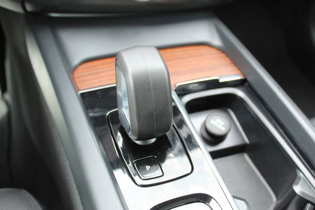 Used 2024 Volvo XC60 B5 Plus image 27