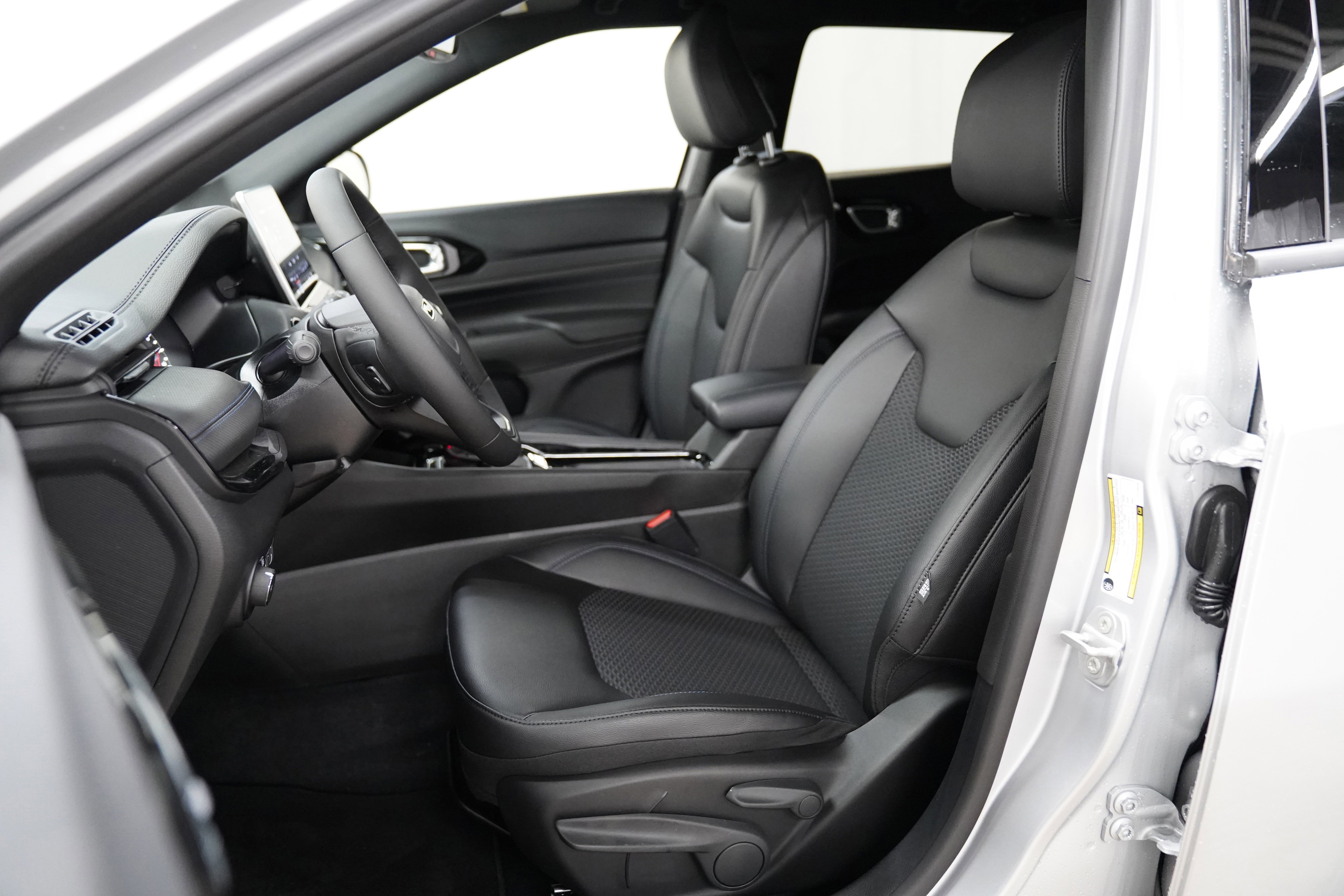 New 2026 Jeep Compass Latitude image 4