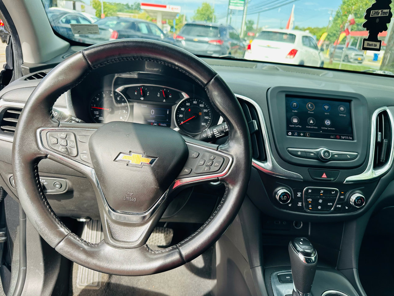 Used 2020 Chevrolet Equinox LT w/ Driver Convenience Package image 18