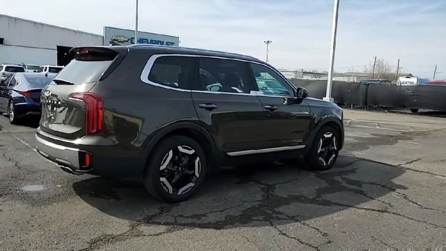 Used 2025 Kia Telluride S FWD image 8