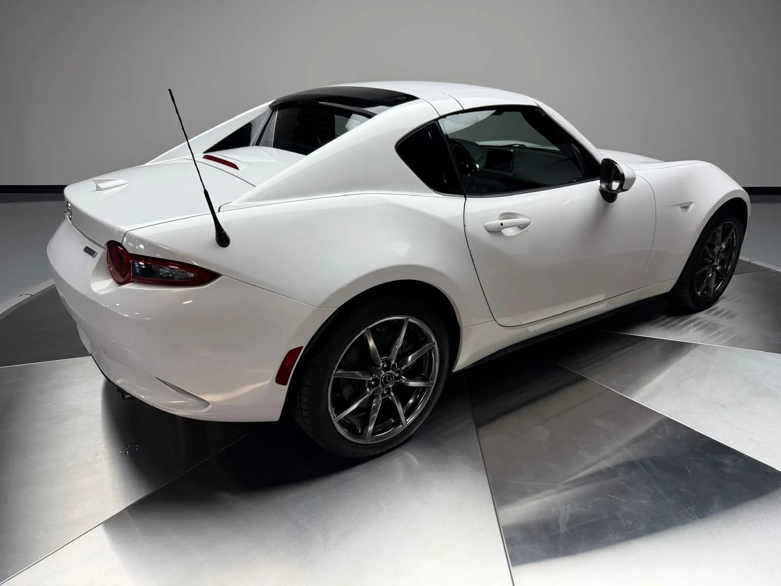 Used 2017 MAZDA MX-5 Miata RF Grand Touring RWD image 36
