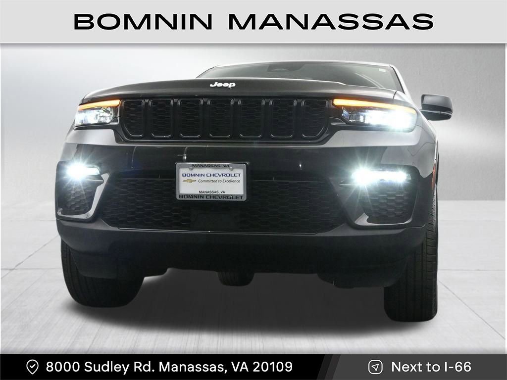 Used 2024 Jeep Grand Cherokee Limited w/ Trailer Tow Package AWD/4WD image 36