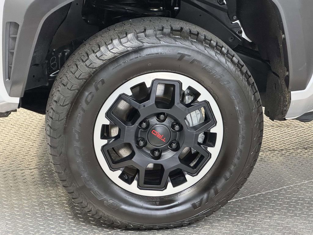Used 2024 Toyota Tacoma TRD Off-Road image 10