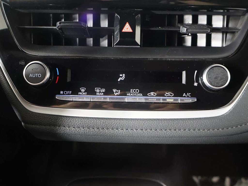 Used 2025 Toyota Corolla SE FWD image 39