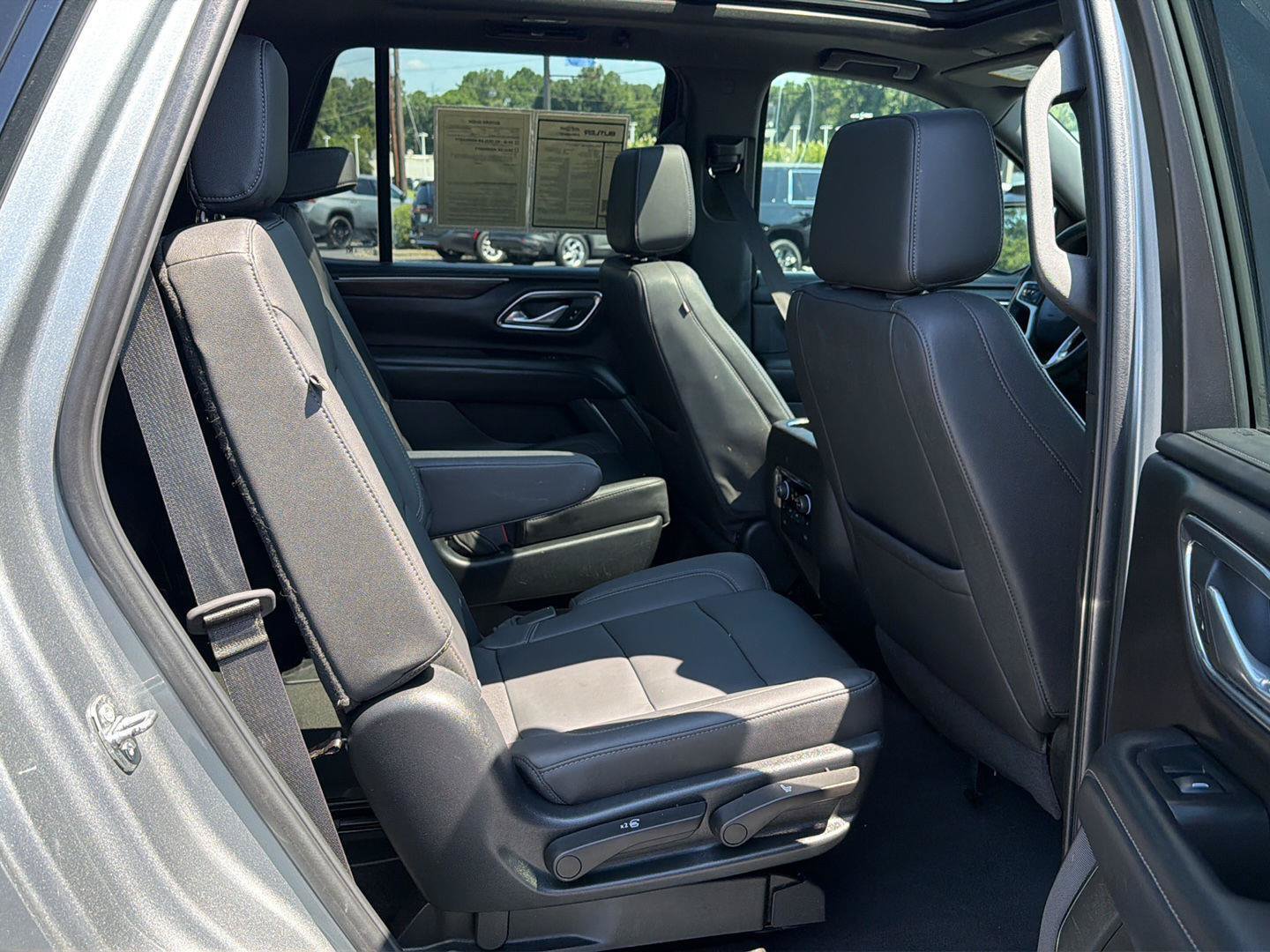 Used 2023 Chevrolet Tahoe Z71 w/ Luxury Package AWD/4WD image 14