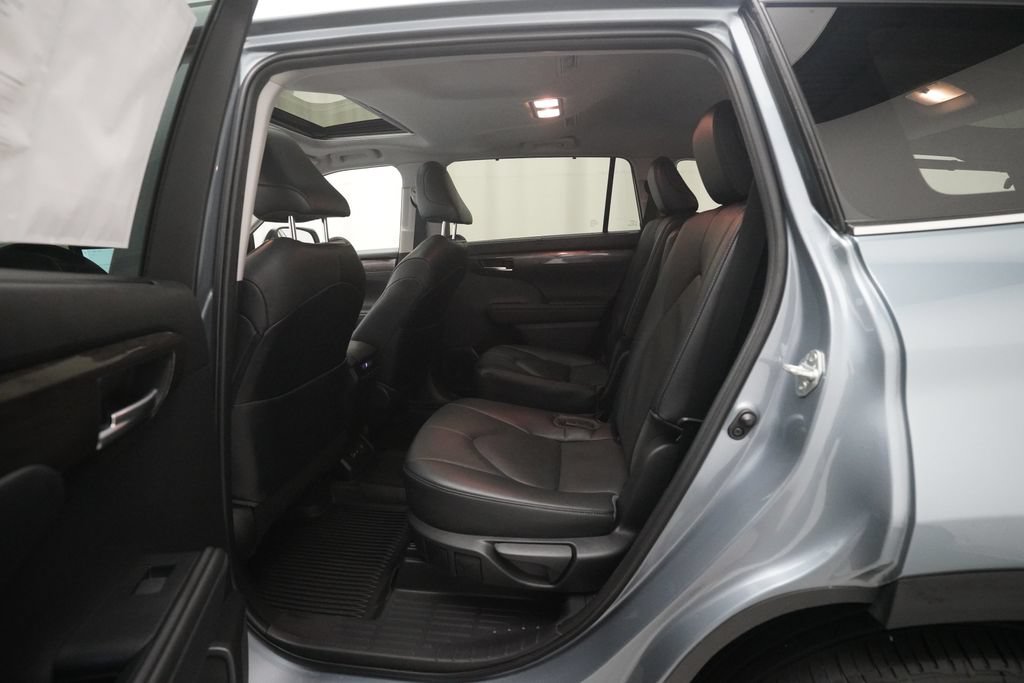 Used 2023 Toyota Highlander Limited AWD/4WD image 16