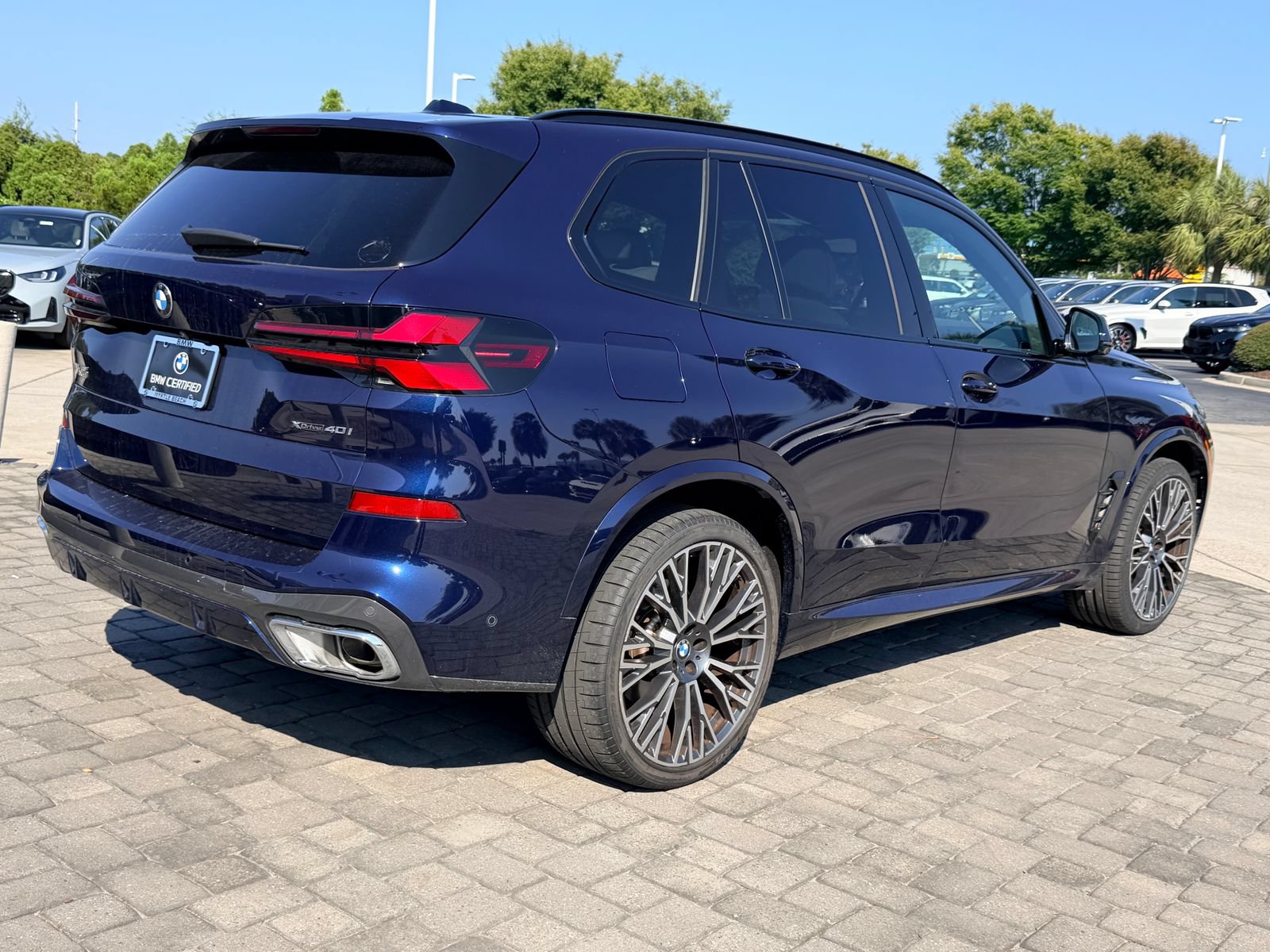 Used 2025 BMW X5 xDrive40i w/ M Sport Package AWD/4WD image 9