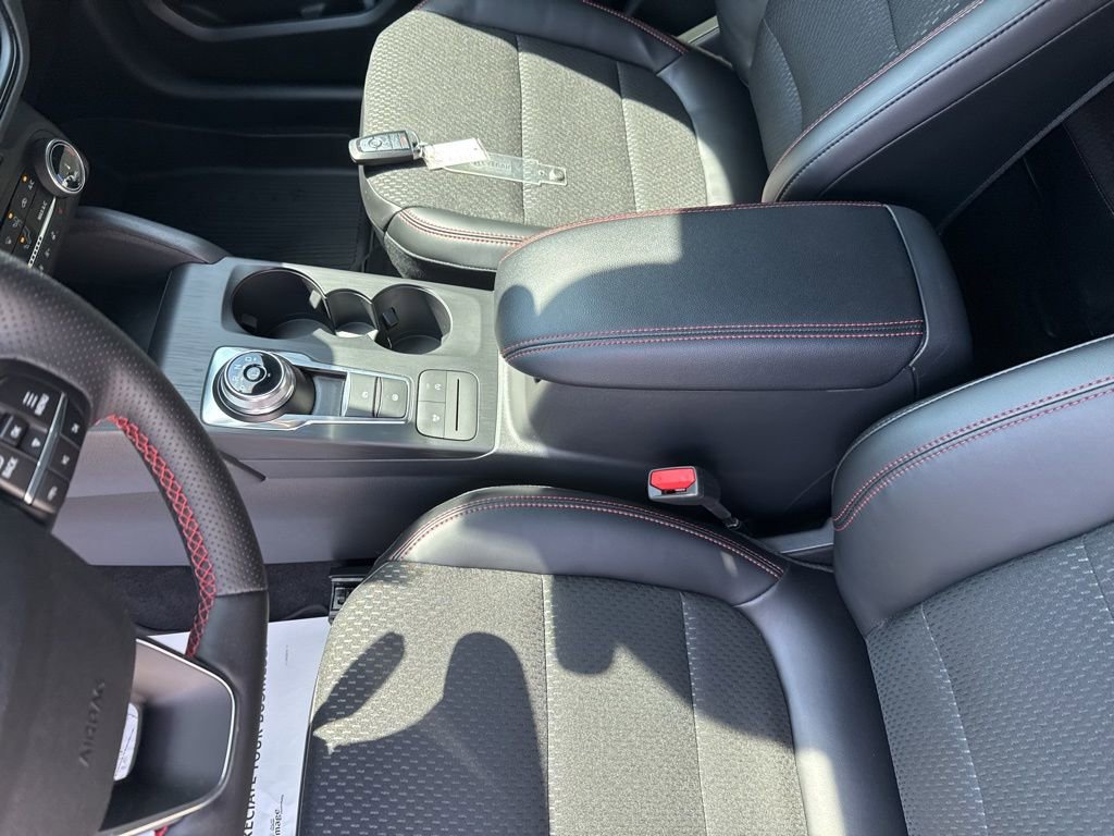 Used 2025 Ford Escape ST-Line w/ Cold Weather Package image 28