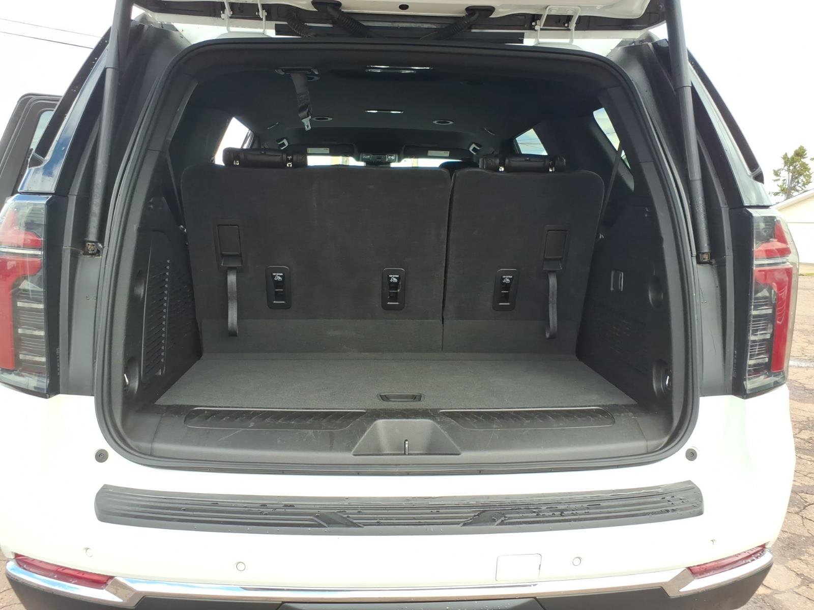 Used 2025 Chevrolet Tahoe LT AWD/4WD image 12