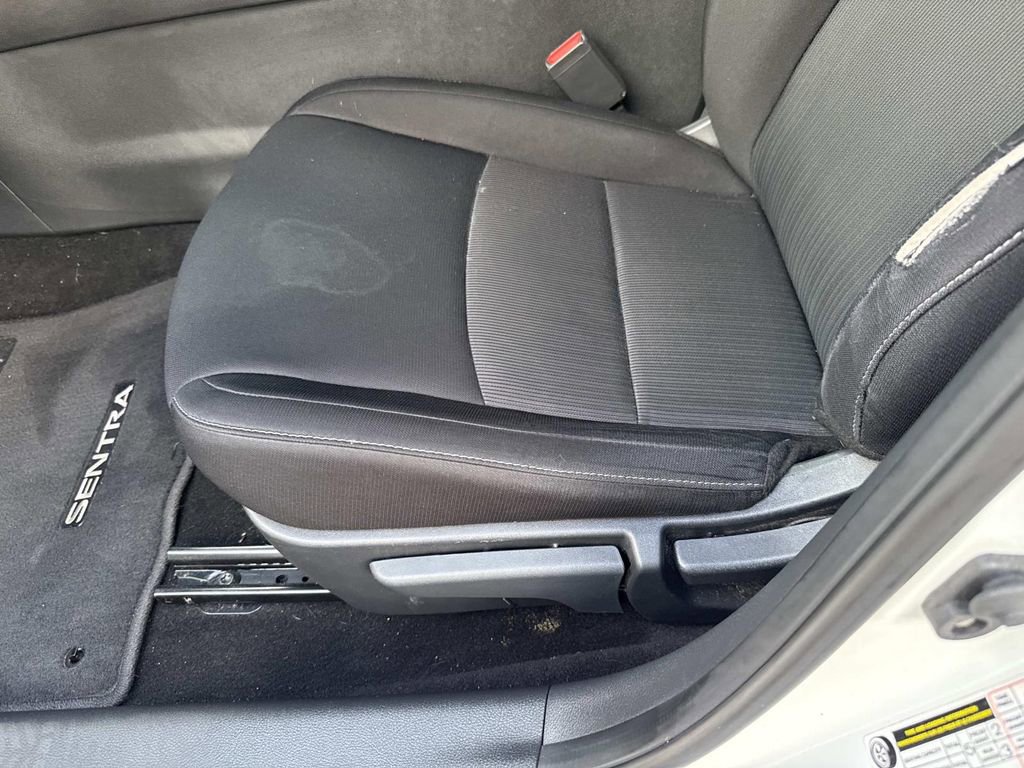 Certified 2021 Nissan Sentra SV FWD image 19