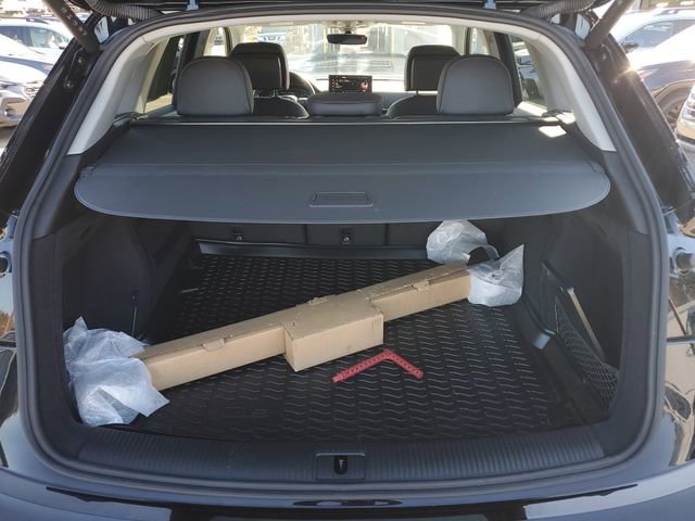 Used 2024 Audi Q5 2.0T Premium w/ Convenience Package image 9