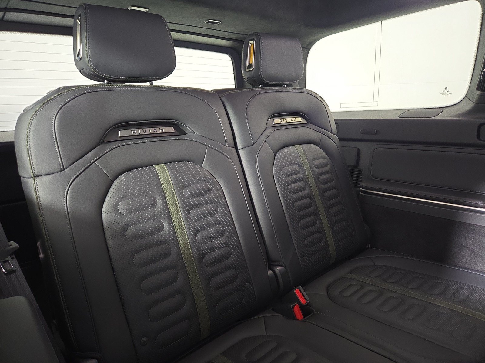 Used 2025 Rivian R1S Adventure AWD/4WD image 25