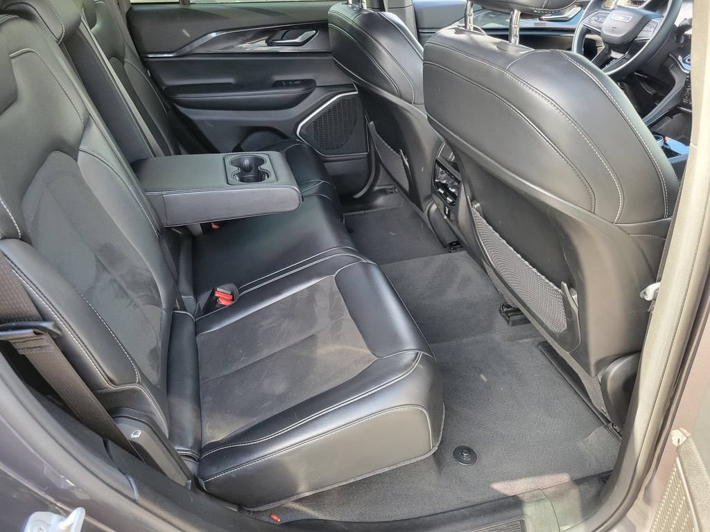 Used 2022 Jeep Grand Cherokee Altitude RWD image 19