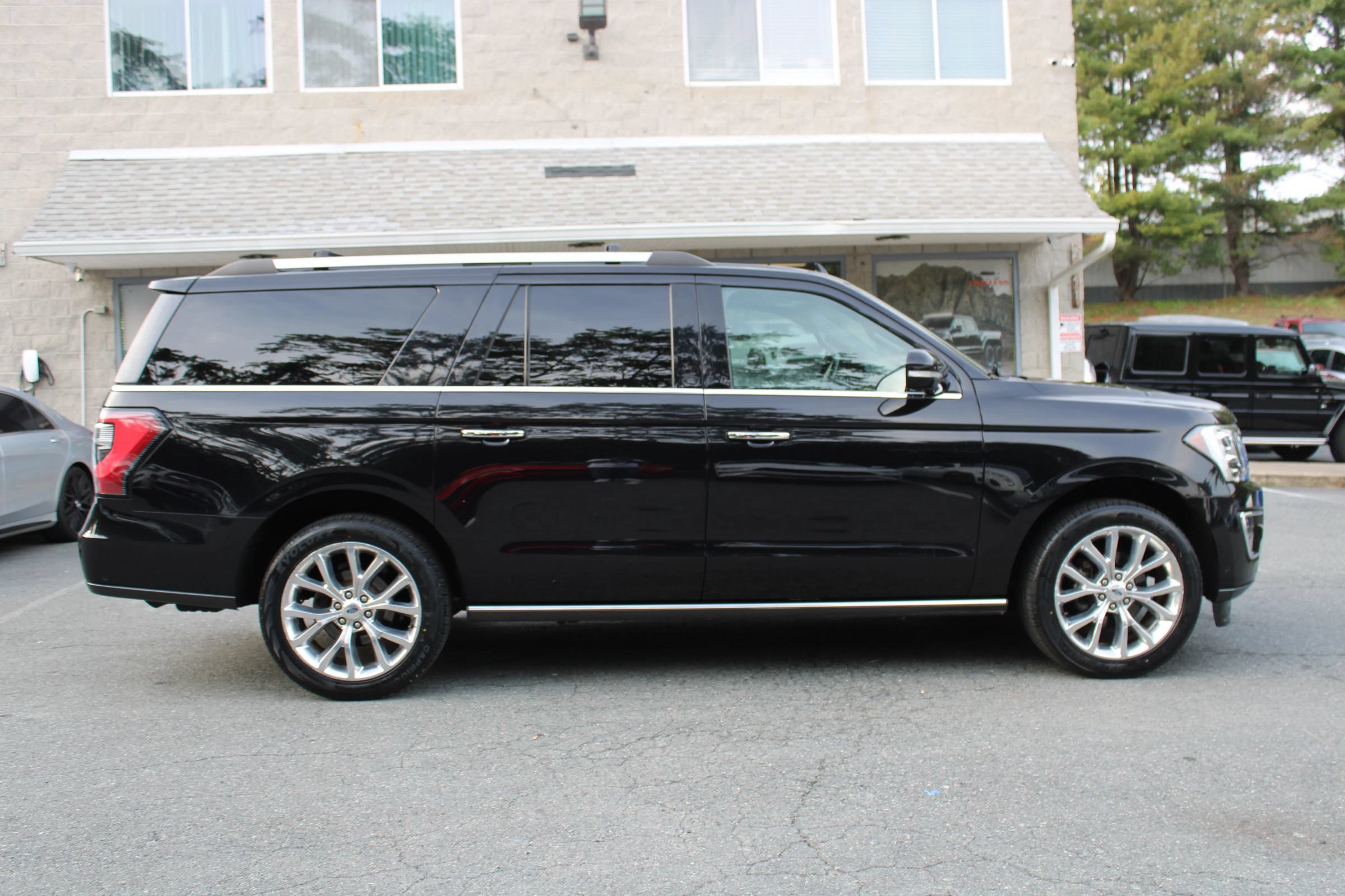 Used 2019 Ford Expedition Max Limited w/ Equipment Group 302A AWD/4WD image 28
