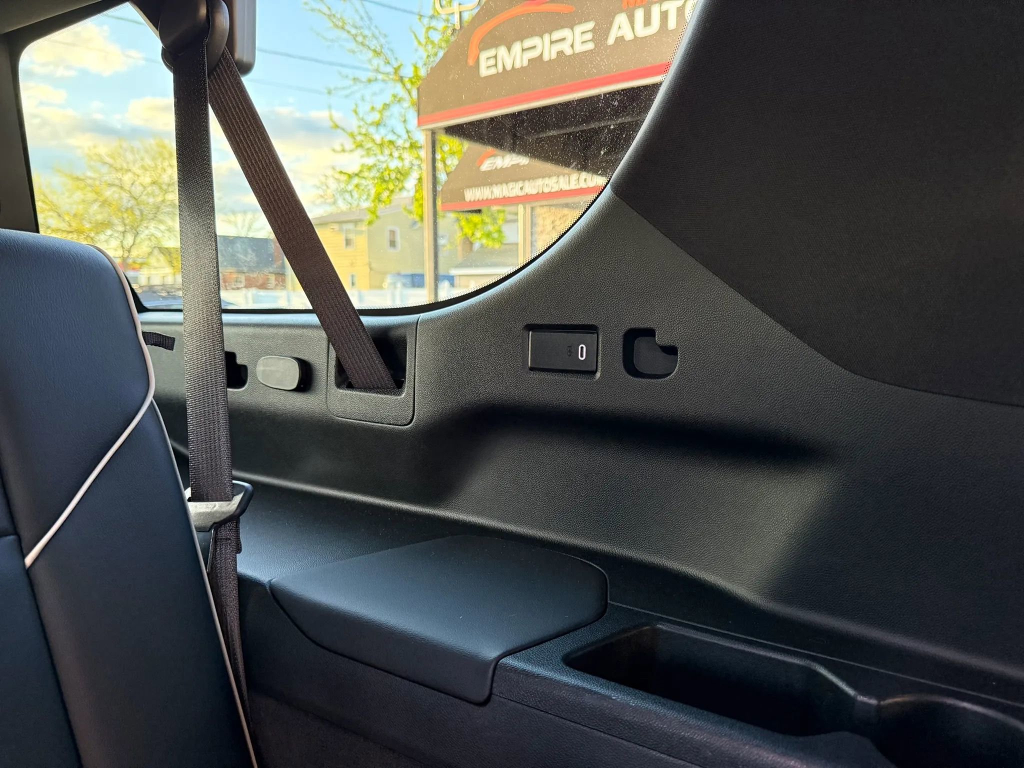 Used 2023 Cadillac Escalade ESV Premium Luxury AWD/4WD image 48