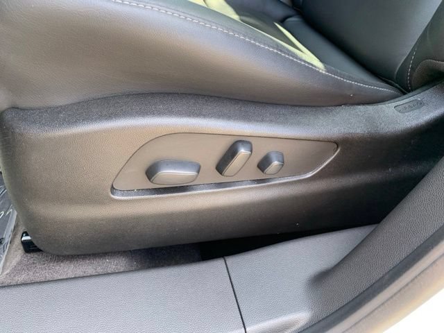 Used 2022 Cadillac XT4 Luxury w/ Cold Weather Package AWD/4WD image 14