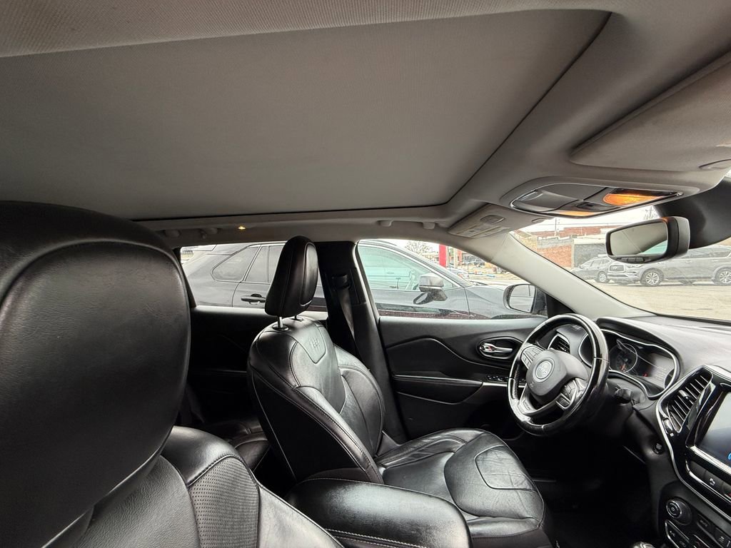 Used 2020 Jeep Cherokee Limited image 12