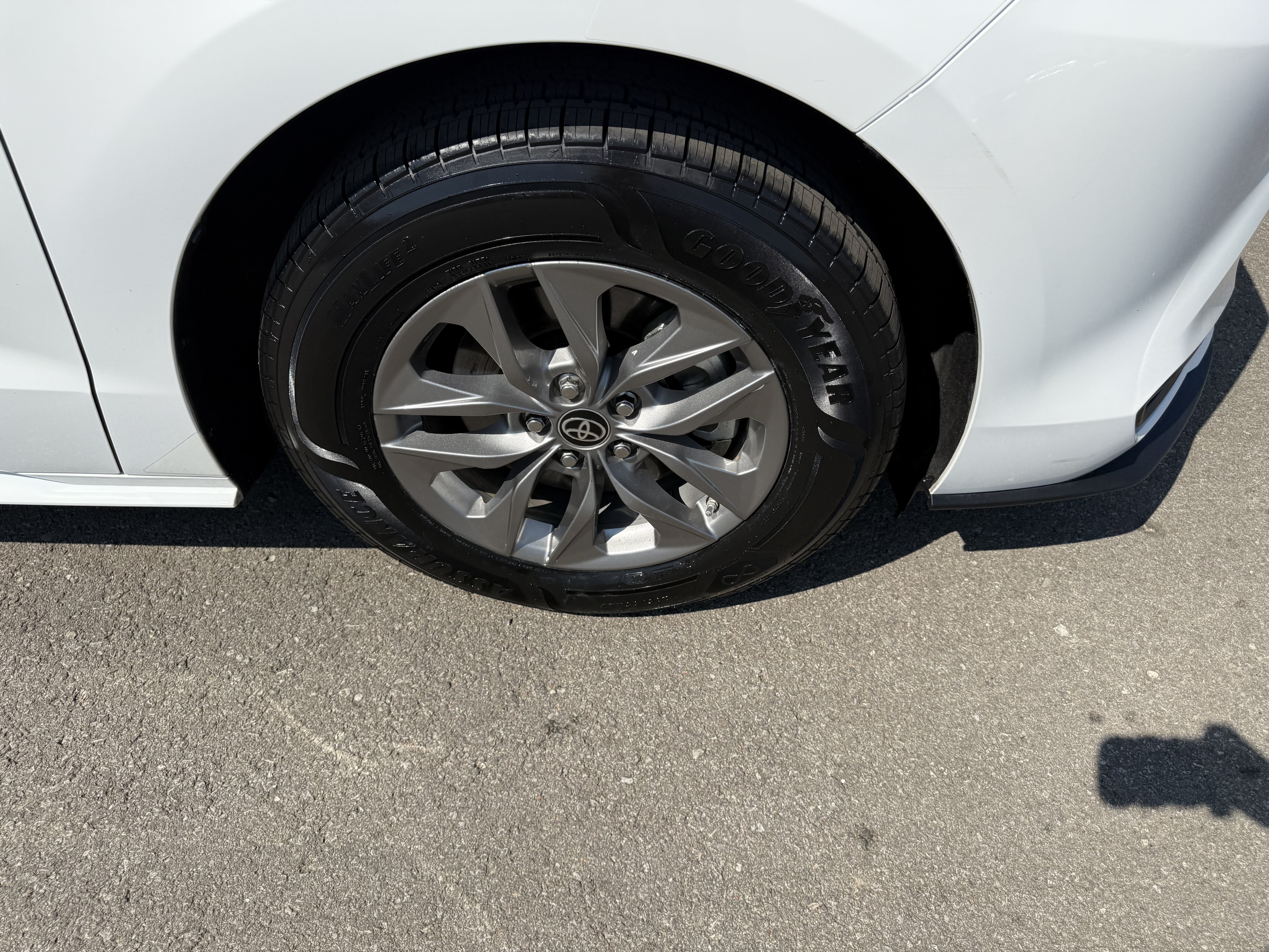 Certified 2024 Toyota Sienna LE w/ LE Plus Package AWD/4WD image 17
