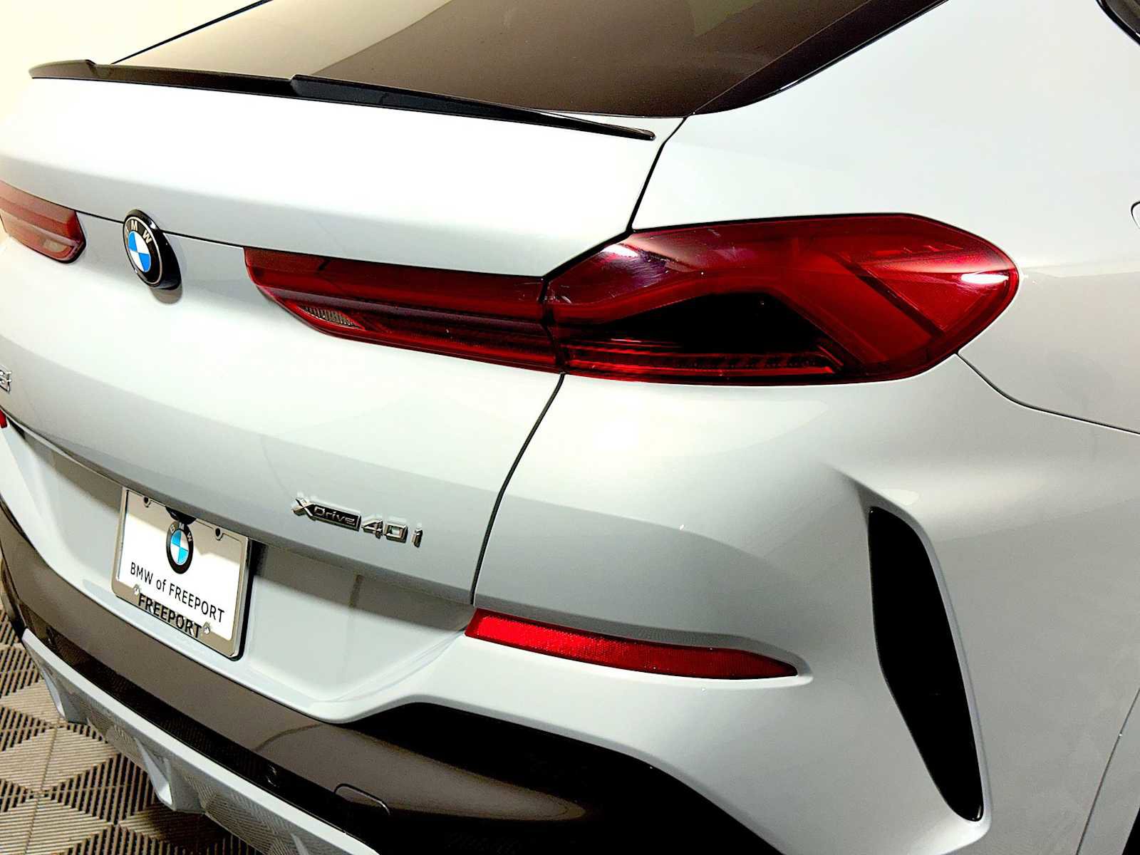 Used 2025 BMW X6 xDrive40i w/ Premium Package image 29