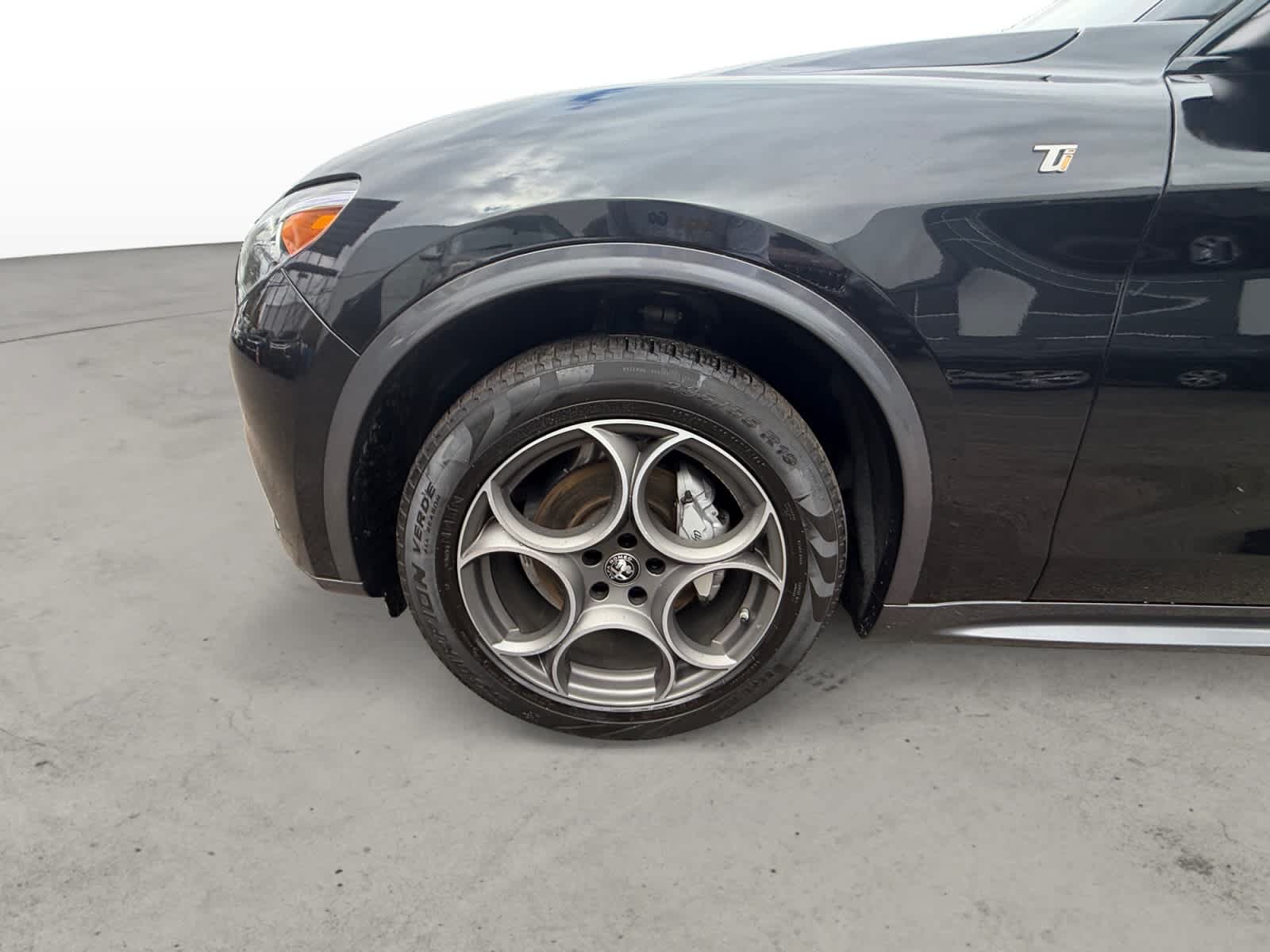 Used 2023 Alfa Romeo Stelvio Ti AWD/4WD image 10
