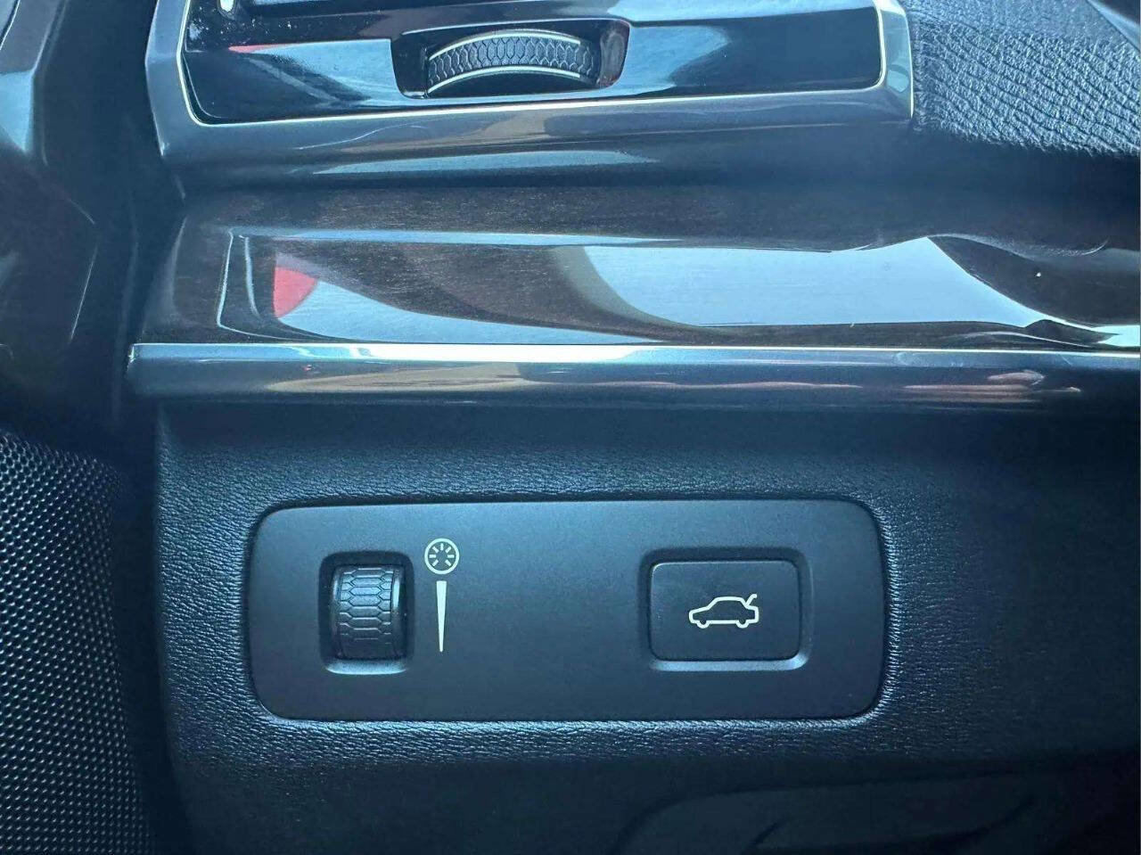 Used 2016 Volvo XC90 T6 Momentum image 22