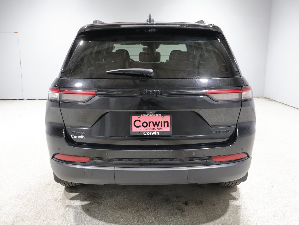 Used 2023 Jeep Grand Cherokee Limited w/ Luxury Tech Group II AWD/4WD image 4