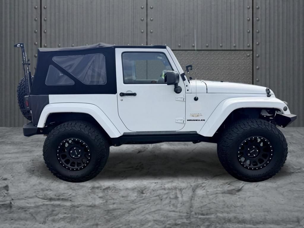 Used 2015 Jeep Wrangler Sahara w/ Connectivity Group AWD/4WD image 2