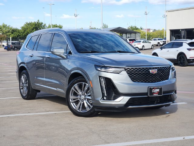 Used 2025 Cadillac XT6 Premium Luxury w/ Technology Package FWD image 2
