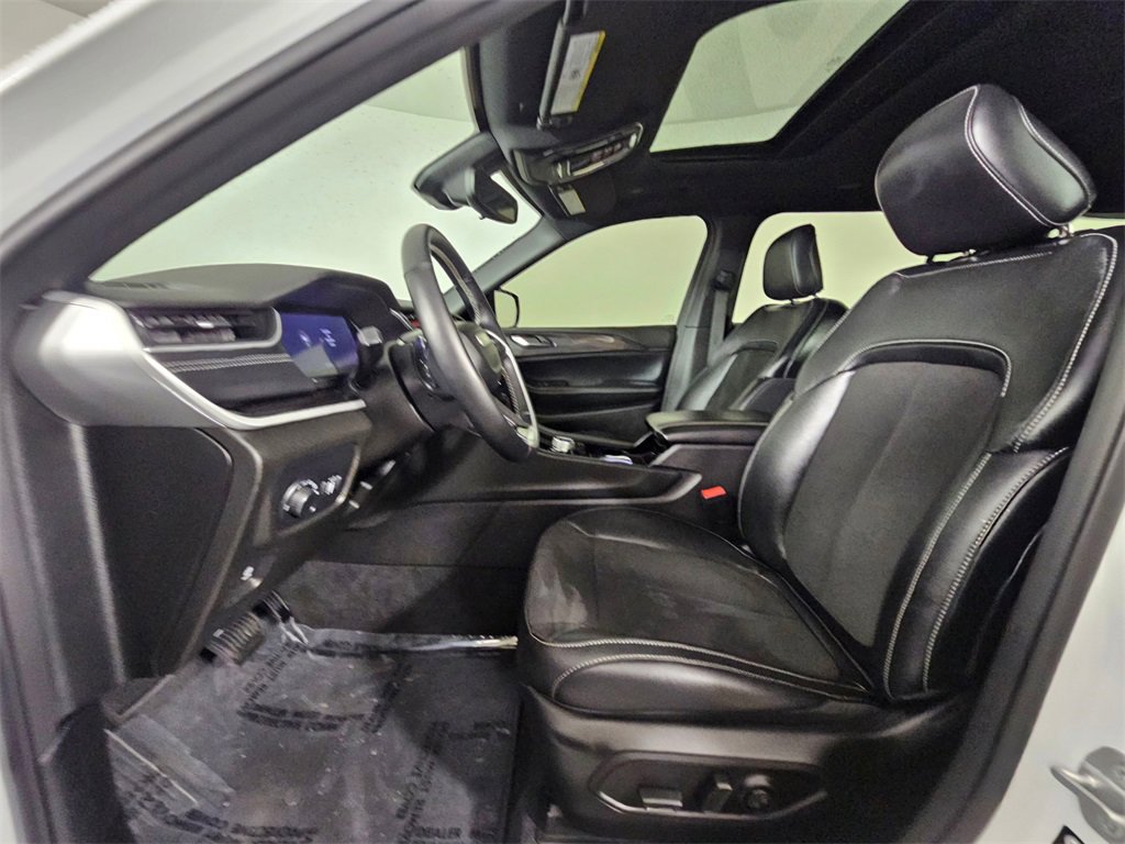 Used 2022 Jeep Grand Cherokee L Laredo image 24