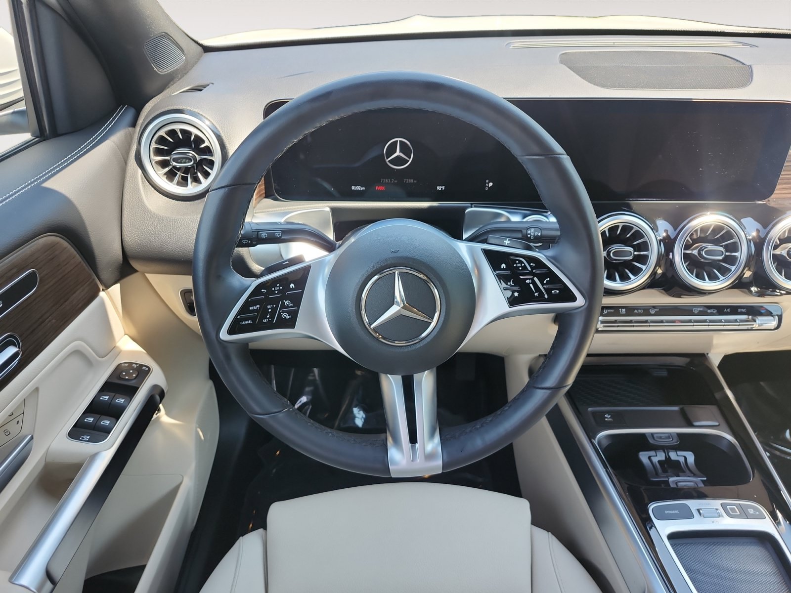 Used 2025 Mercedes-Benz GLB 250 4MATIC image 12