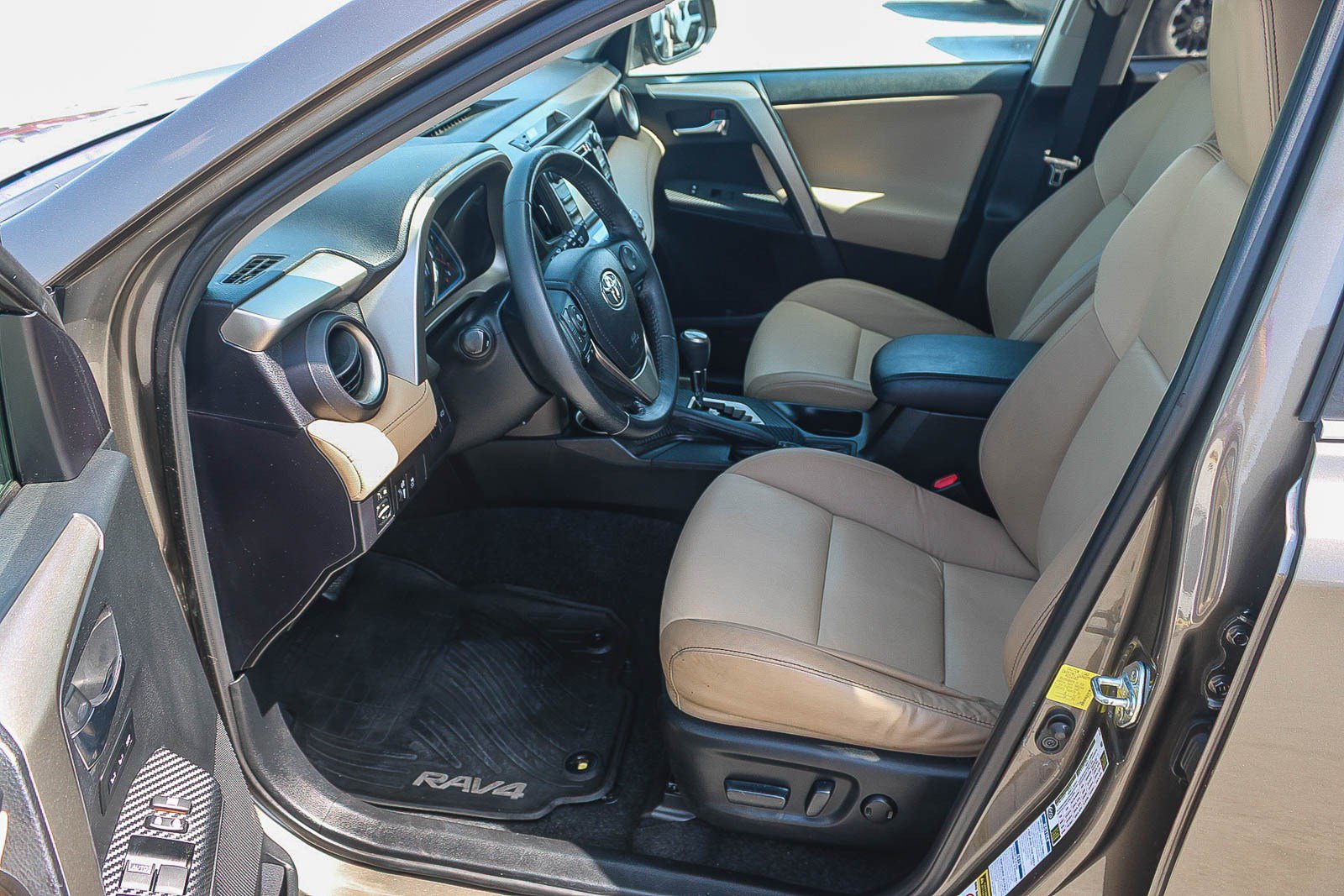 Used 2014 Toyota RAV4 Limited AWD/4WD image 18