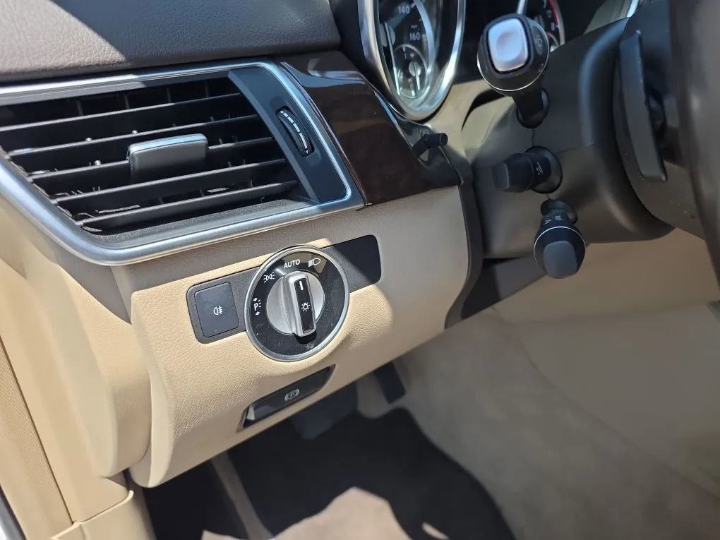 Used 2015 Mercedes-Benz ML 350 2WD w/ Premium 1 Package image 39