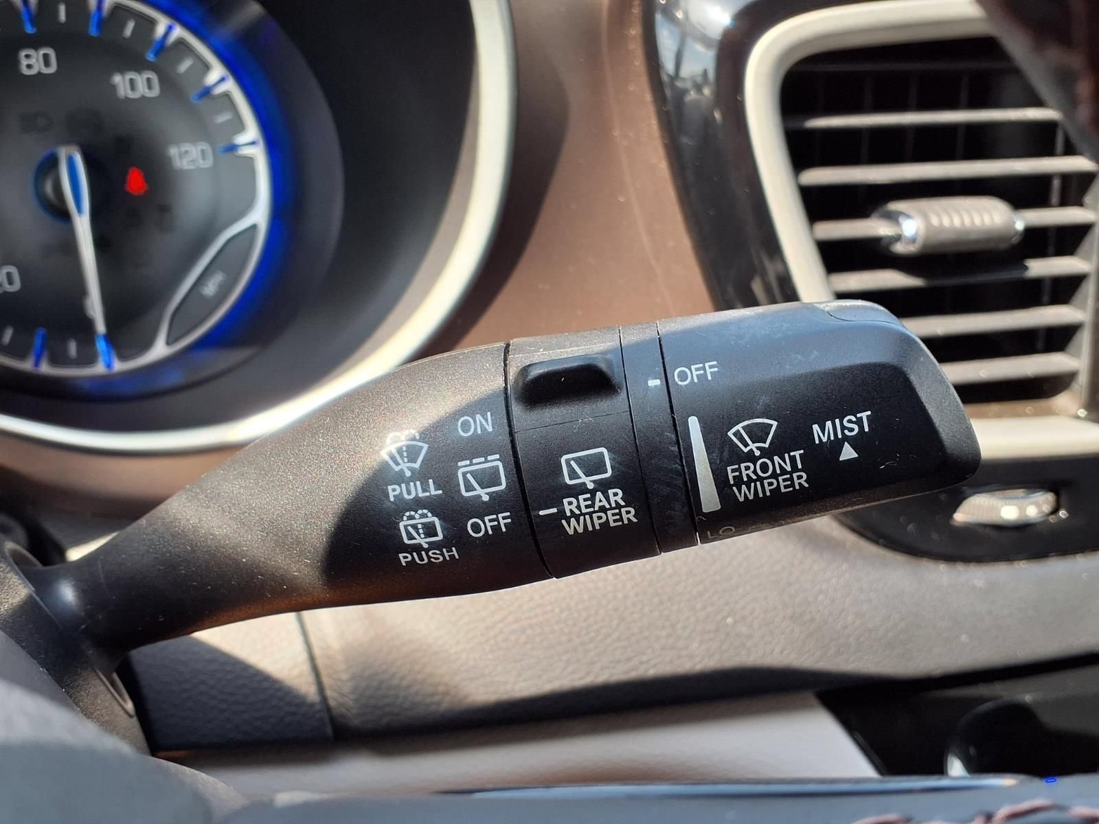 Used 2017 Chrysler Pacifica Touring-L w/ Tire & Wheel Group FWD image 19