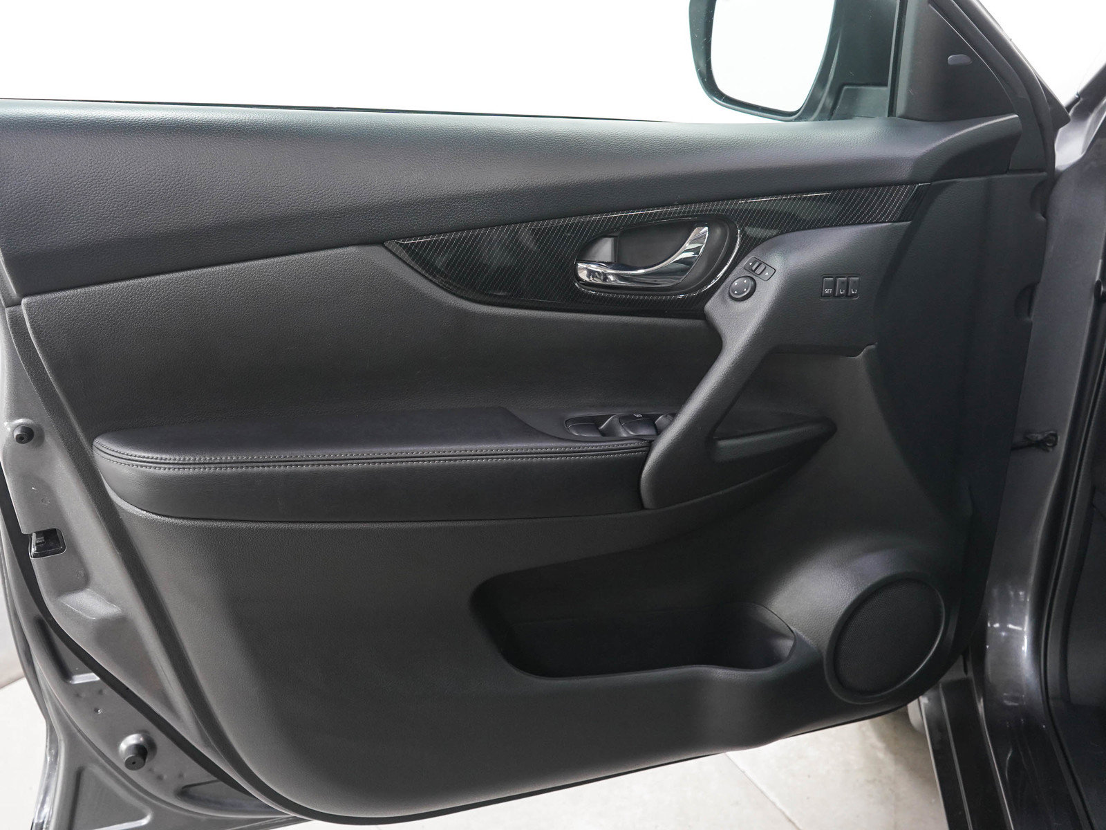 Used 2017 Nissan Rogue SL w/ SL Premium Package FWD image 20