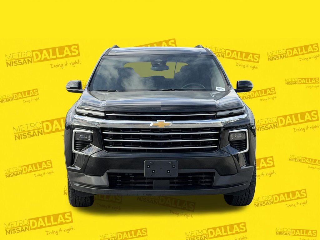 Used 2025 Chevrolet Traverse LT FWD image 3