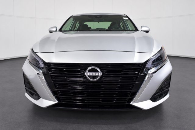 Certified 2025 Nissan Altima 2.5 SV w/ SV Premium Package AWD/4WD image 2