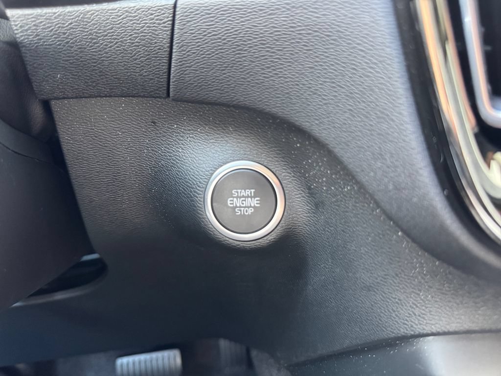 Used 2026 Volvo XC40 B5 Plus AWD/4WD image 18