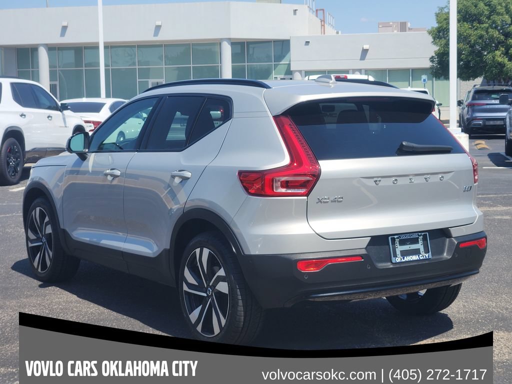 Certified 2024 Volvo XC40 B5 Plus w/ Protection Package Premier AWD/4WD image 4