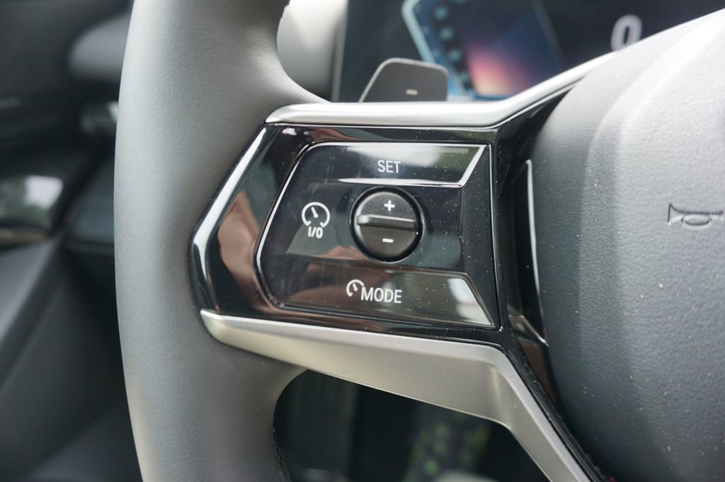 Used 2025 BMW 530i xDrive w/ Premium Package image 8